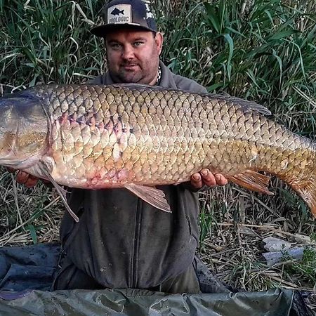 R U Ready Fishing, River Ebro Mequinenza Luaran gambar