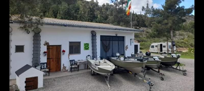 R U Ready Fishing, River Ebro Mequinenza Luaran gambar